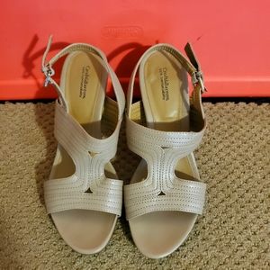 Women's craft and borrow sandals